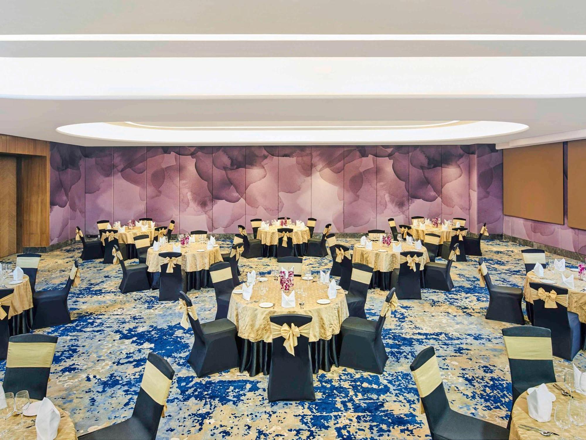 Novotel Mumbai International Airport Exteriör bild The ballroom