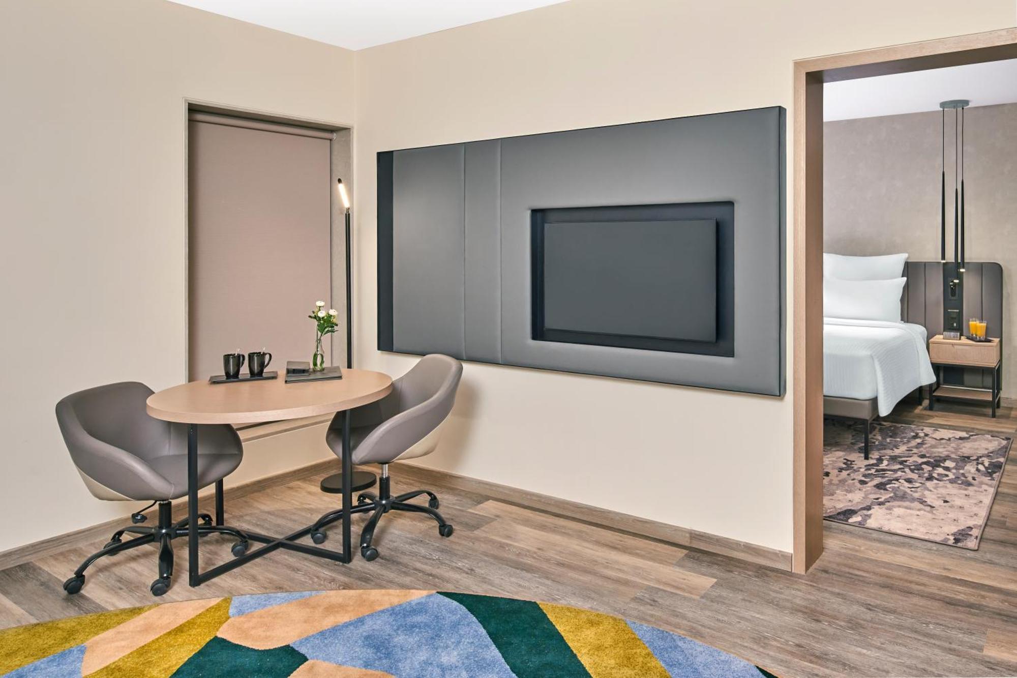 Novotel Mumbai International Airport Exteriör bild A room at the hotel